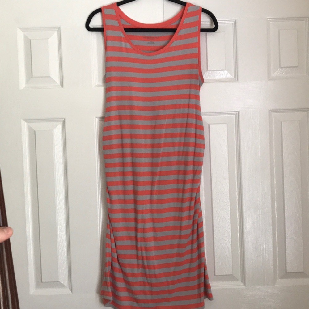 Jersey knit sleeveless maternity dress